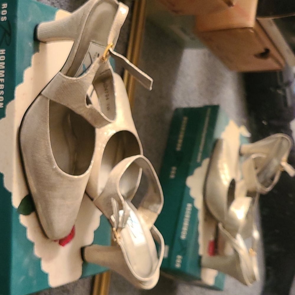 Gold Pumps
